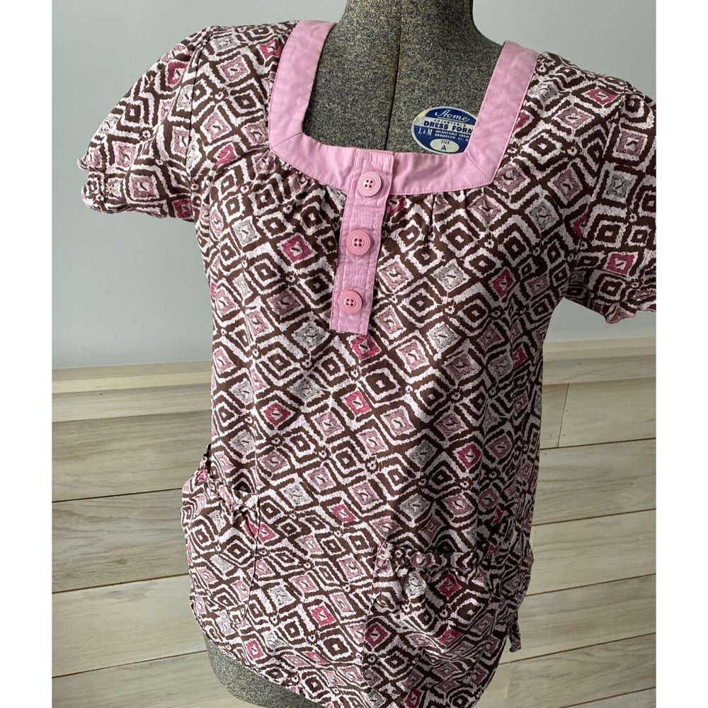 HEALING‎ HANDS Scrub Top Style 2041 WOMENS Size M Pink Brown 2 Pockets Short Slv